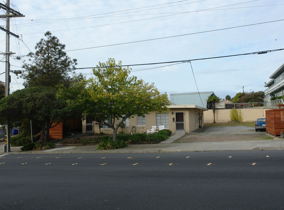 5105-5107 MacDonald Ave in Richmond, CA - Building Photo