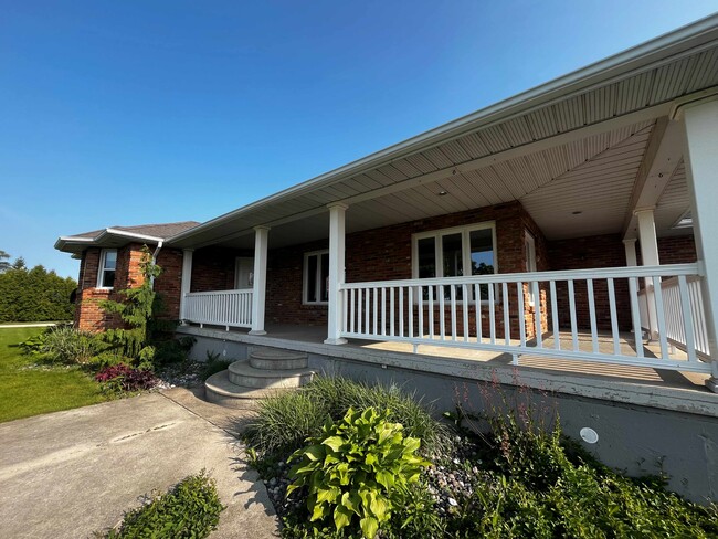 2886 London Line in Sarnia, ON - Building Photo - Building Photo