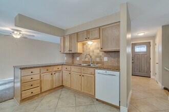 7051 Pierce St in Arvada, CO - Foto de edificio - Building Photo