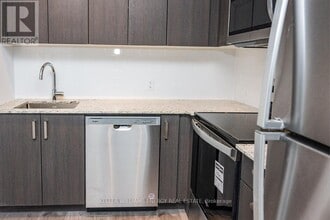 1010 Dundas St E in Whitby, ON - Building Photo - Building Photo