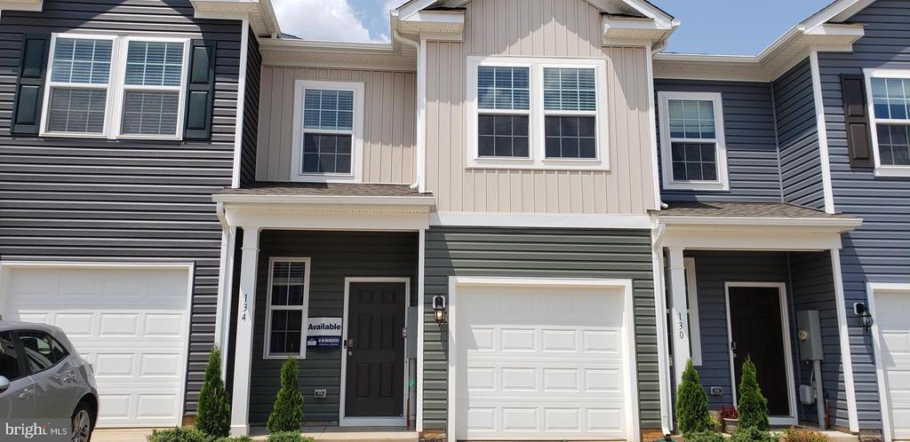 164 Caterpillar Dr in Luray, VA - Building Photo