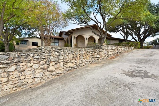 property at 1274 E Common St