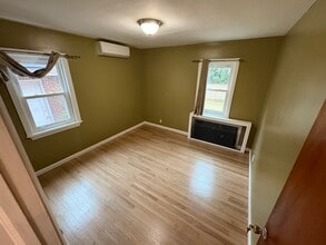 24 Ormond St in Dix Hills, NY - Foto de edificio - Building Photo