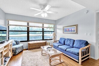 18 Plantation Dr, Unit 206 in Vero Beach, FL - Building Photo - Building Photo