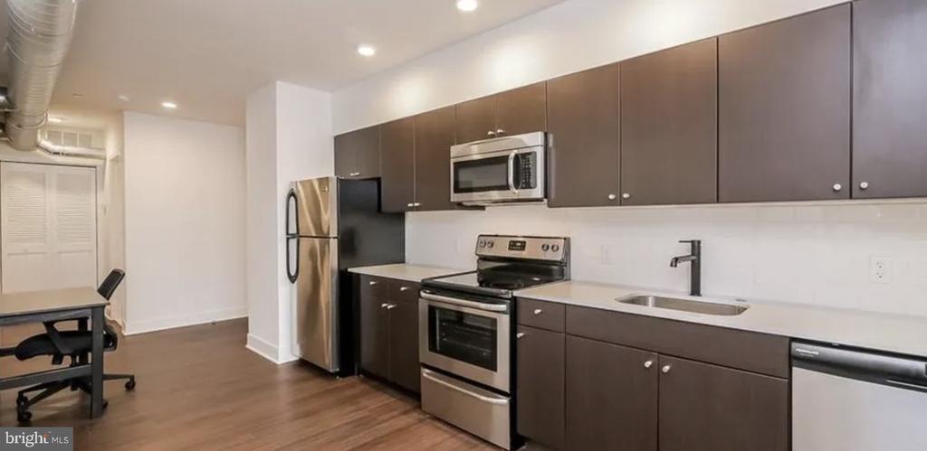 412 Broadway in Camden, NJ - Building Photo