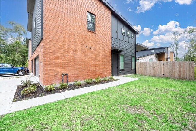 2521 Appian Wy in Roman Forest, TX - Building Photo - Building Photo