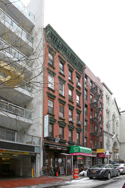 121 Baxter St in New York, NY - Building Photo