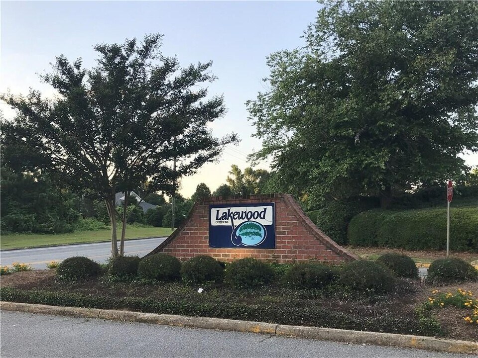 Lakewood Commons in Auburn, AL - Building Photo