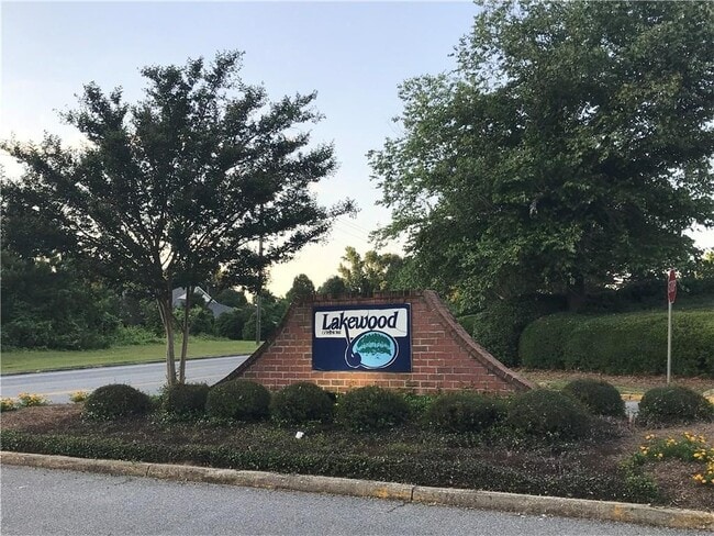 Lakewood Commons