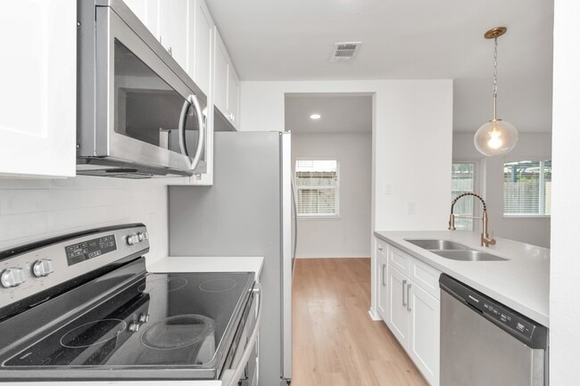 property at 1365 Country Pl Dr