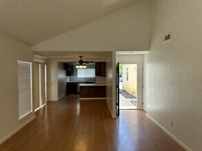 541 San Vincente Ct in Modesto, CA - Building Photo - Building Photo