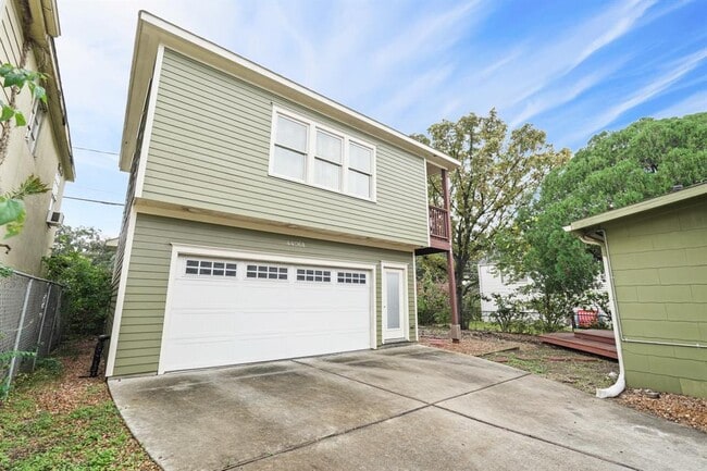 4406 Clay St in Houston, TX - Foto de edificio - Building Photo