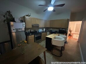 279 Webster St in Boston, MA - Building Photo - Building Photo