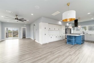 9495 Jutland Rd in Houston, TX - Building Photo - Building Photo