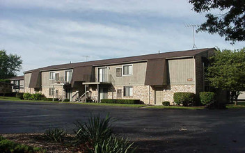 Stone Bridge Apartments in Uniontown, OH - Building Photo - Building Photo