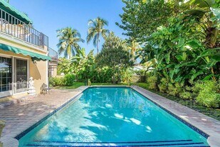 194 Almeria Rd in West Palm Beach, FL - Building Photo