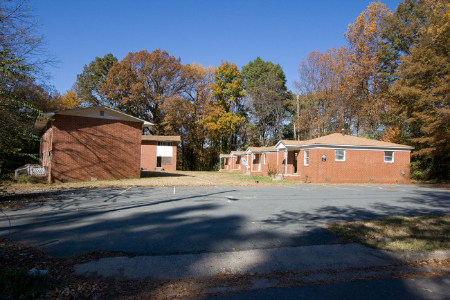 400 Bacon Ave in Charlotte, NC - Foto de edificio - Building Photo