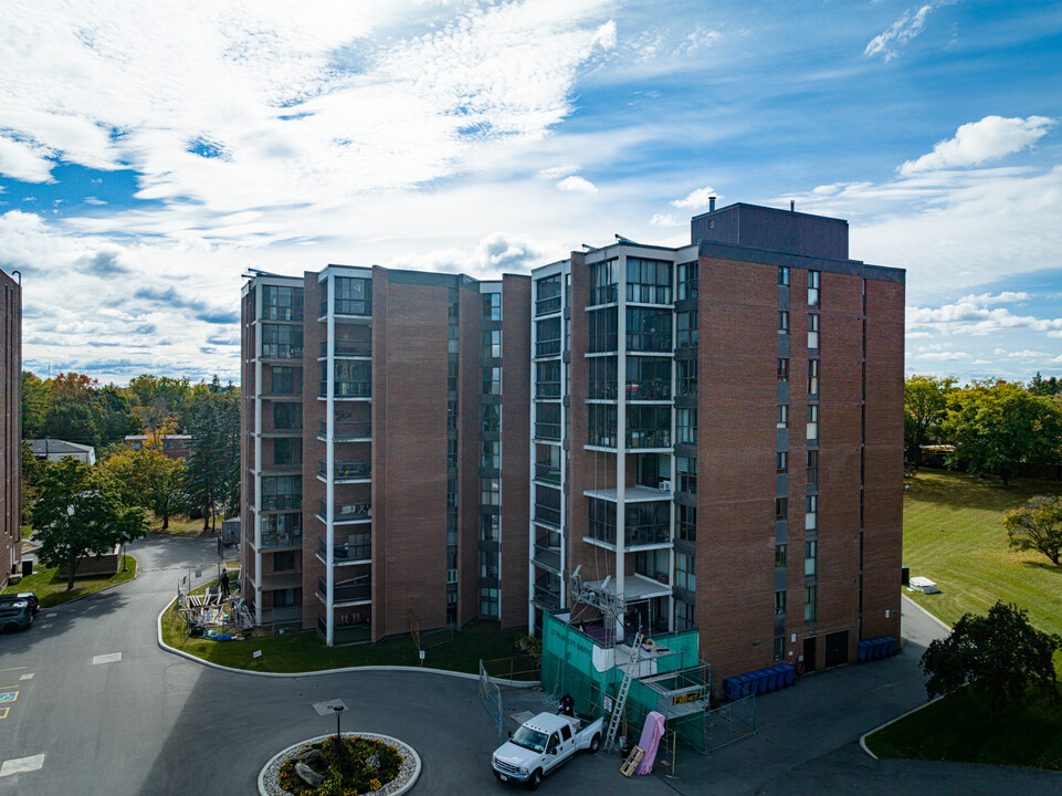 22 Marilyn Dr in Guelph, ON - Building Photo