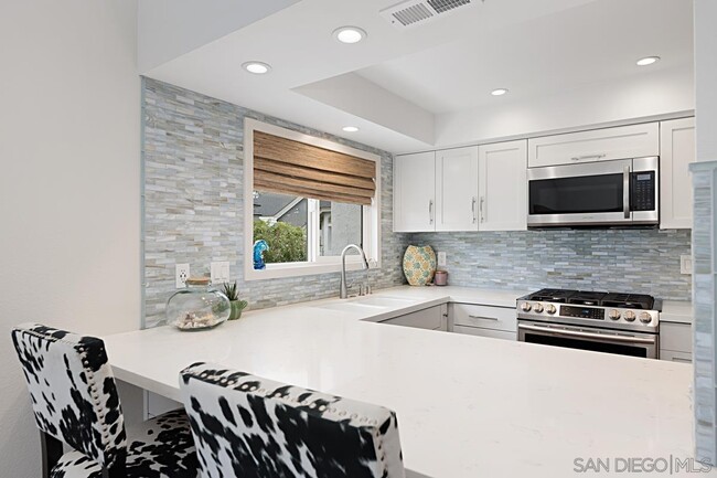 542 Via De La Valle in Solana Beach, CA - Building Photo - Building Photo