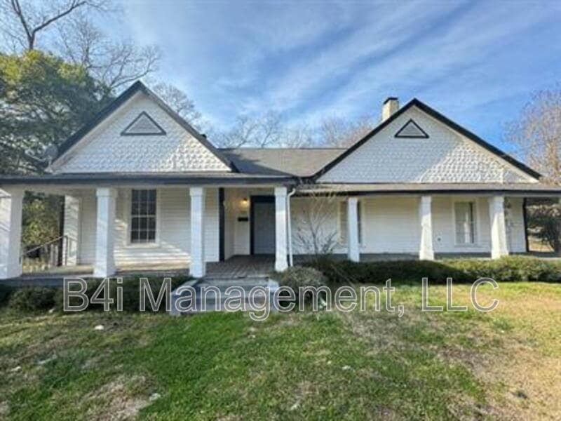 306 Veazey St in Union Point, GA - Building Photo