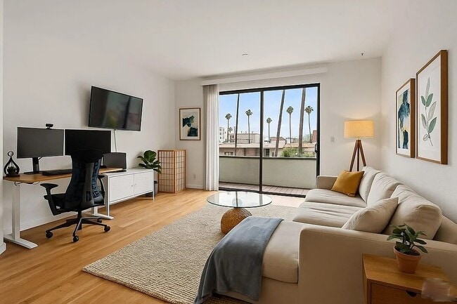 property at 533 S St Andrews Pl