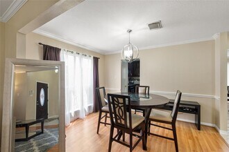 2019 Whirlaway Dr in Stafford, TX - Foto de edificio - Building Photo