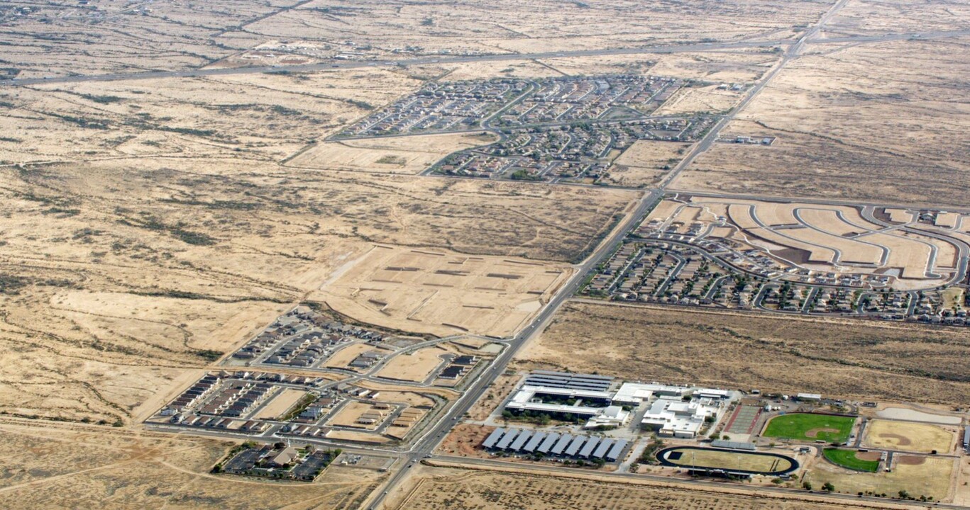 Seasons at McCartney Center in Casa Grande, AZ - Building Photo