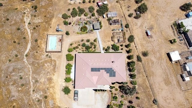 7438 Woodcliff St in Phelan, CA - Foto de edificio - Building Photo