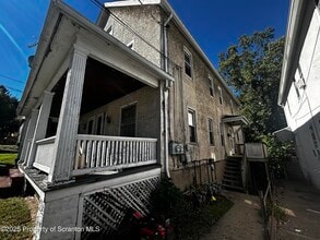 1115 Monroe Ave in Dunmore, PA - Building Photo - Building Photo