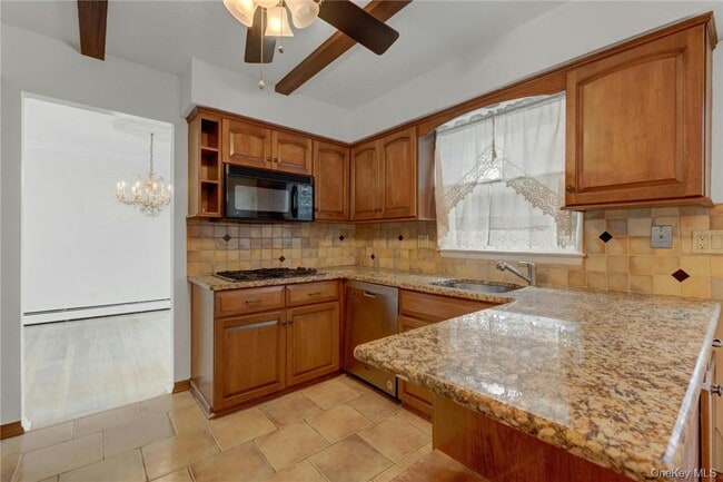 25 Cragmere Rd in Suffern, NY - Building Photo - Building Photo