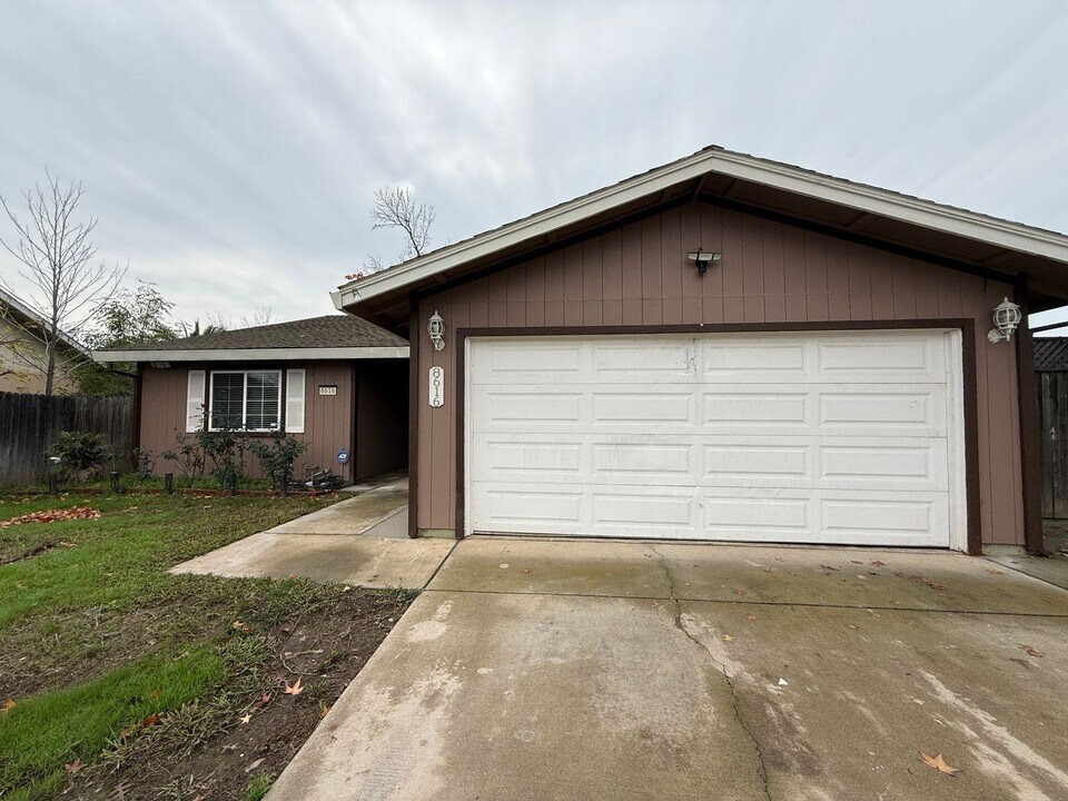 8616 Mellowoods Way in Sacramento, CA - Building Photo