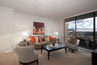 Brentlawn Towers in Burnaby, BC - Building Photo - Building Photo
