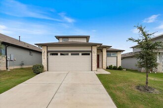 7410 Sagira Path in Austin, TX - Foto de edificio - Building Photo