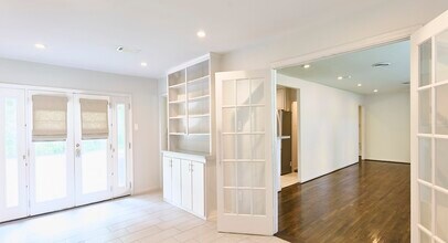 9326 Willowview Ln in Houston, TX - Building Photo - Building Photo