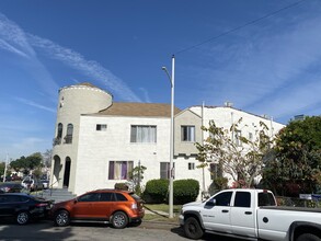 5839 Montebello Park Way in Los Angeles, CA - Building Photo - Building Photo