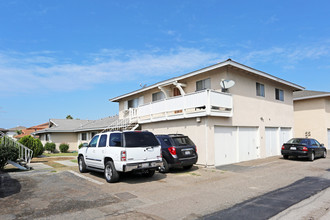 16702 Bartlett Ln in Huntington Beach, CA - Building Photo - Building Photo