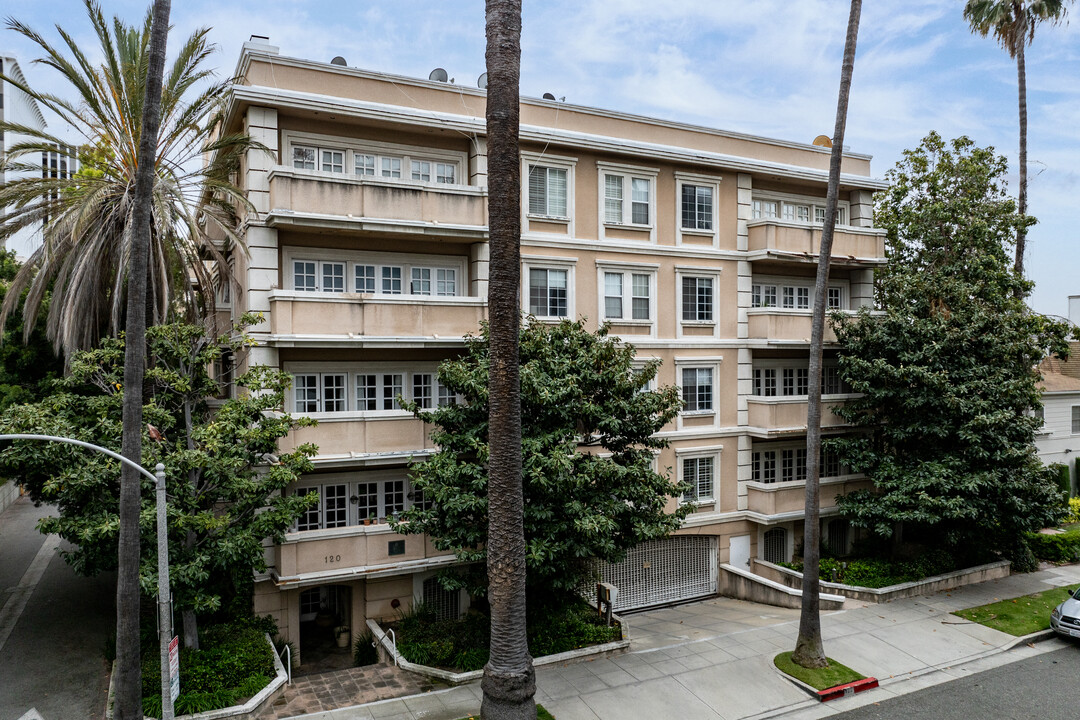 120 S Palm Dr in Beverly Hills, CA - Building Photo