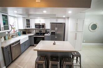 2117 NE 123rd St in North Miami, FL - Building Photo - Building Photo