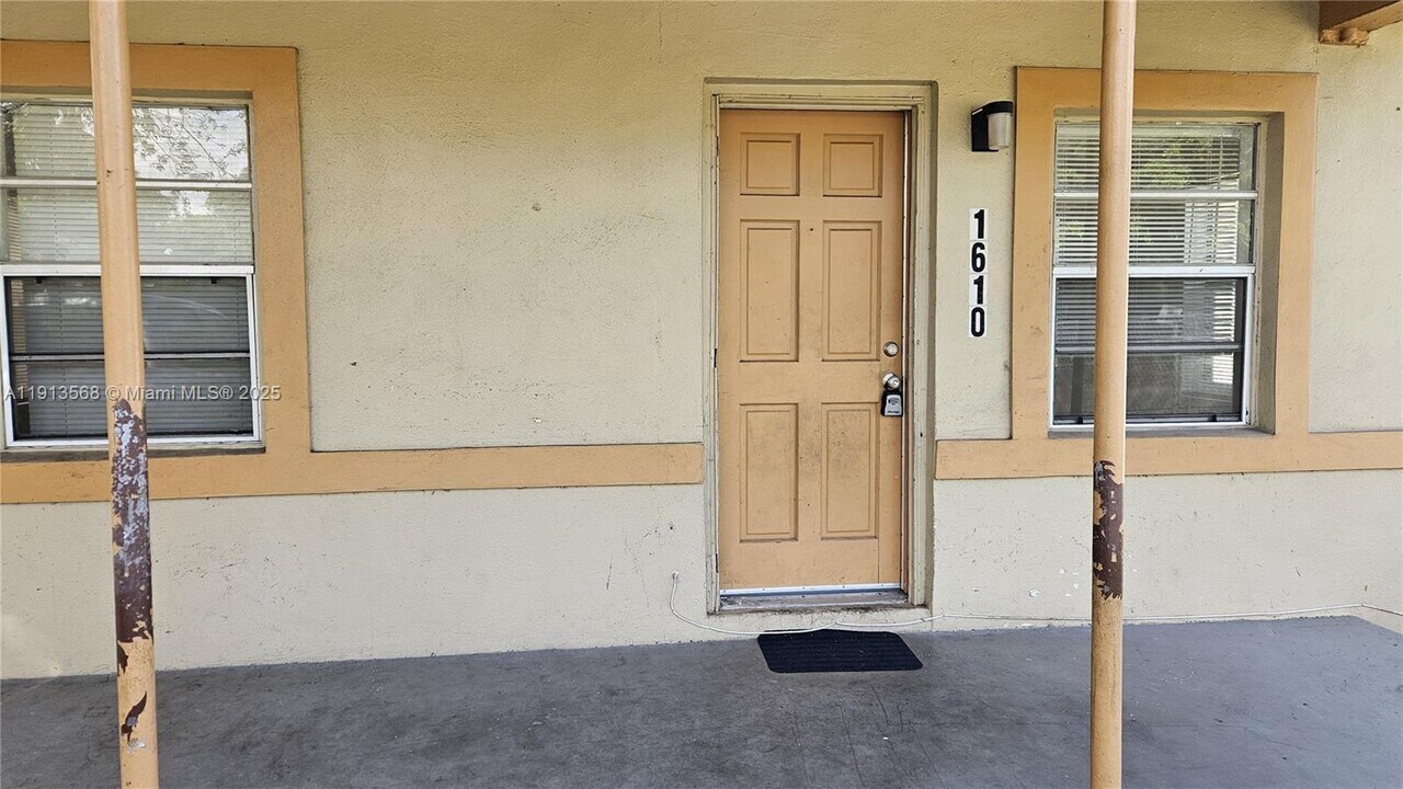 1610 NW 7th Pl in Fort Lauderdale, FL - Building Photo