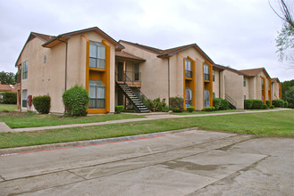 The Castle Glen Apartments in Garland, TX - Building Photo - Building Photo