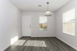 111 Blue Crane St in Huntsville, TX - Building Photo - Building Photo