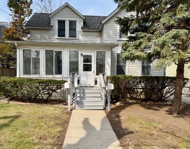 609 1st St in Libertyville, IL - Building Photo