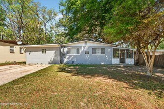 6955 Miss Muffet Ln S in Jacksonville, FL - Building Photo - Building Photo
