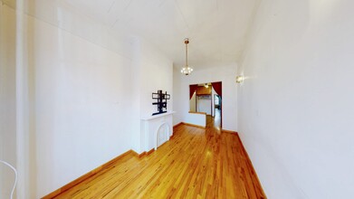 147 N 8th St in Brooklyn, NY - Building Photo - Interior Photo