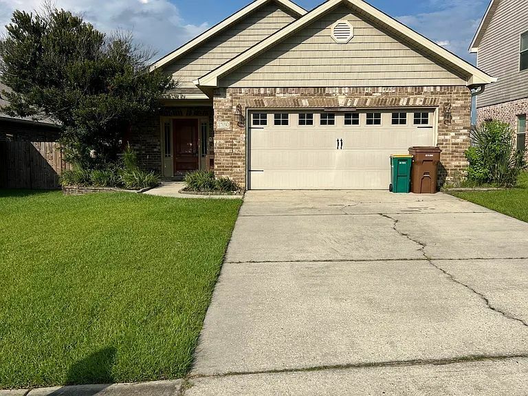 17034 Date Palm Dr in D'Iberville, MS - Foto de edificio