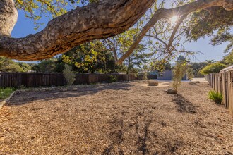 513 Burnham Rd in Oak View, CA - Foto de edificio - Building Photo