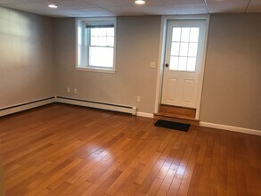 11 Cyrus St in Wakefield, MA - Foto de edificio - Building Photo