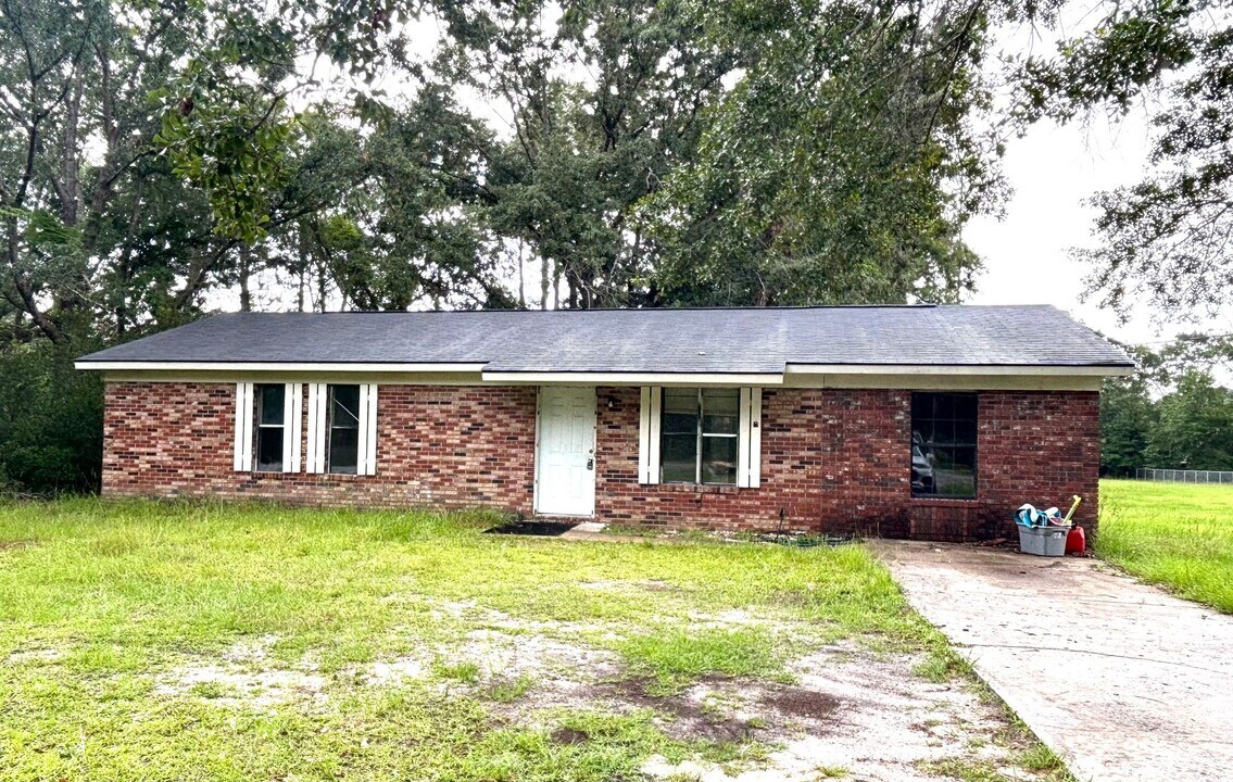 1590 Talmadge Rd in Allenhurst, GA - Building Photo