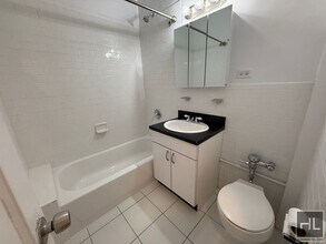 East 58TH ST in New York, NY - Building Photo - Building Photo