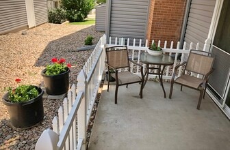 3349 S Monaco Pky, Unit B in Denver, CO - Building Photo - Building Photo